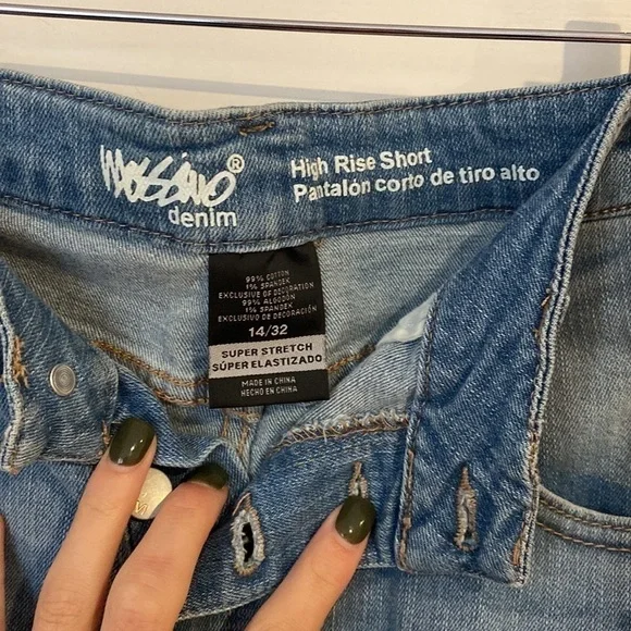 Mossimo high rise ripped Jean shorts with lace trim details. Size 14/32 - Picture 3 of 3